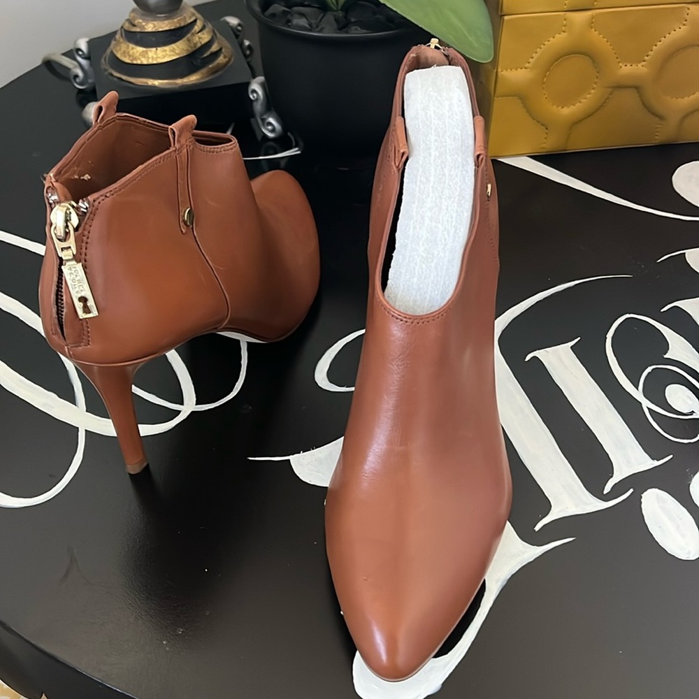 NEW Ivanka Trump Juno Booties Size 9.5 Cognac Brown